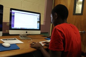 Urban Scholars work in Mac lab