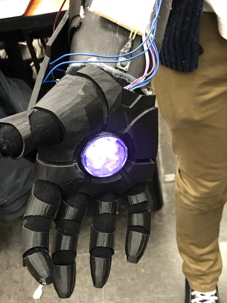 3D Printed robotic arm with lights