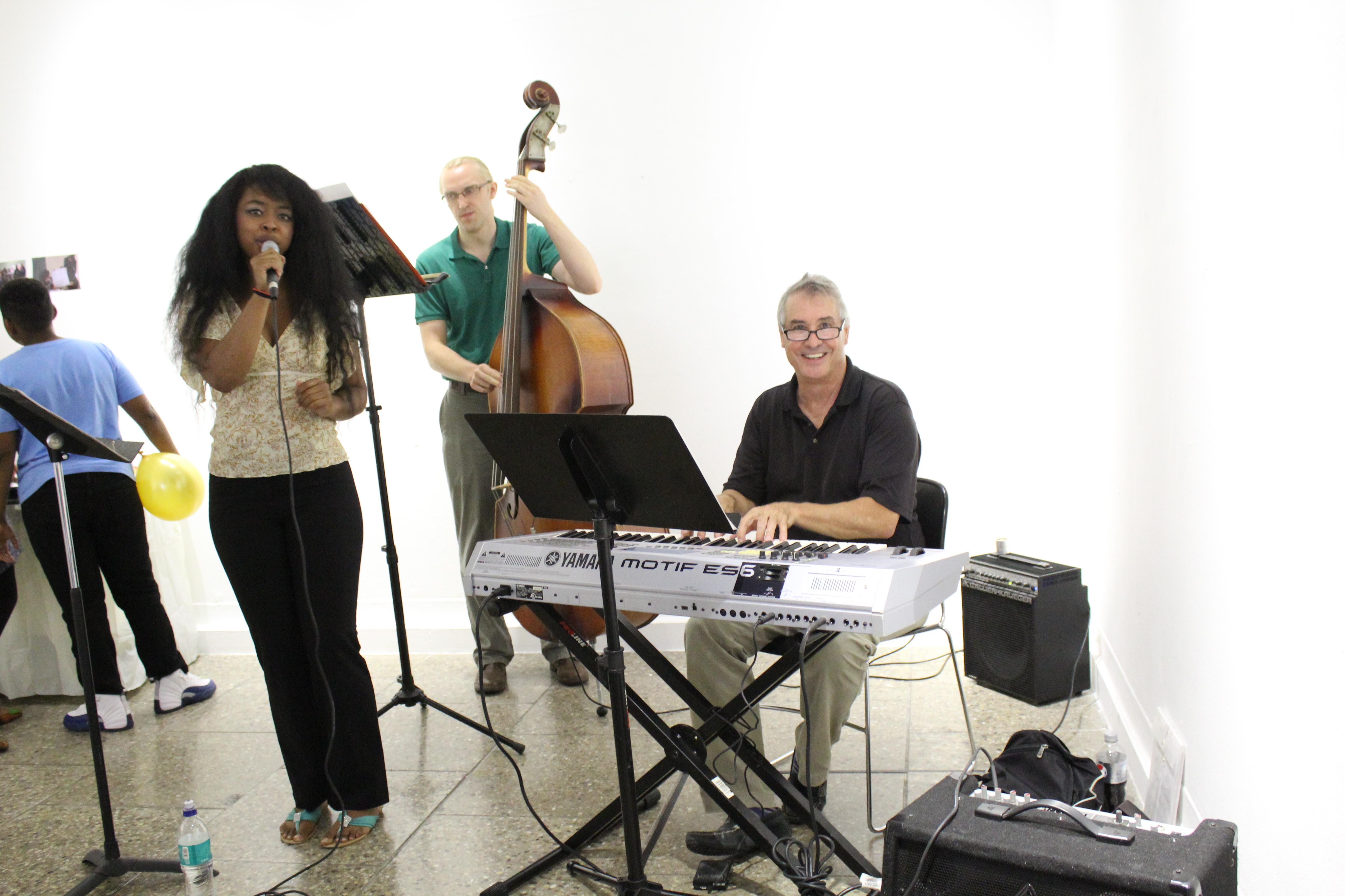 Former Urban Scholars staff surprised many students at the art gallery, by playing piano in the jazz band!